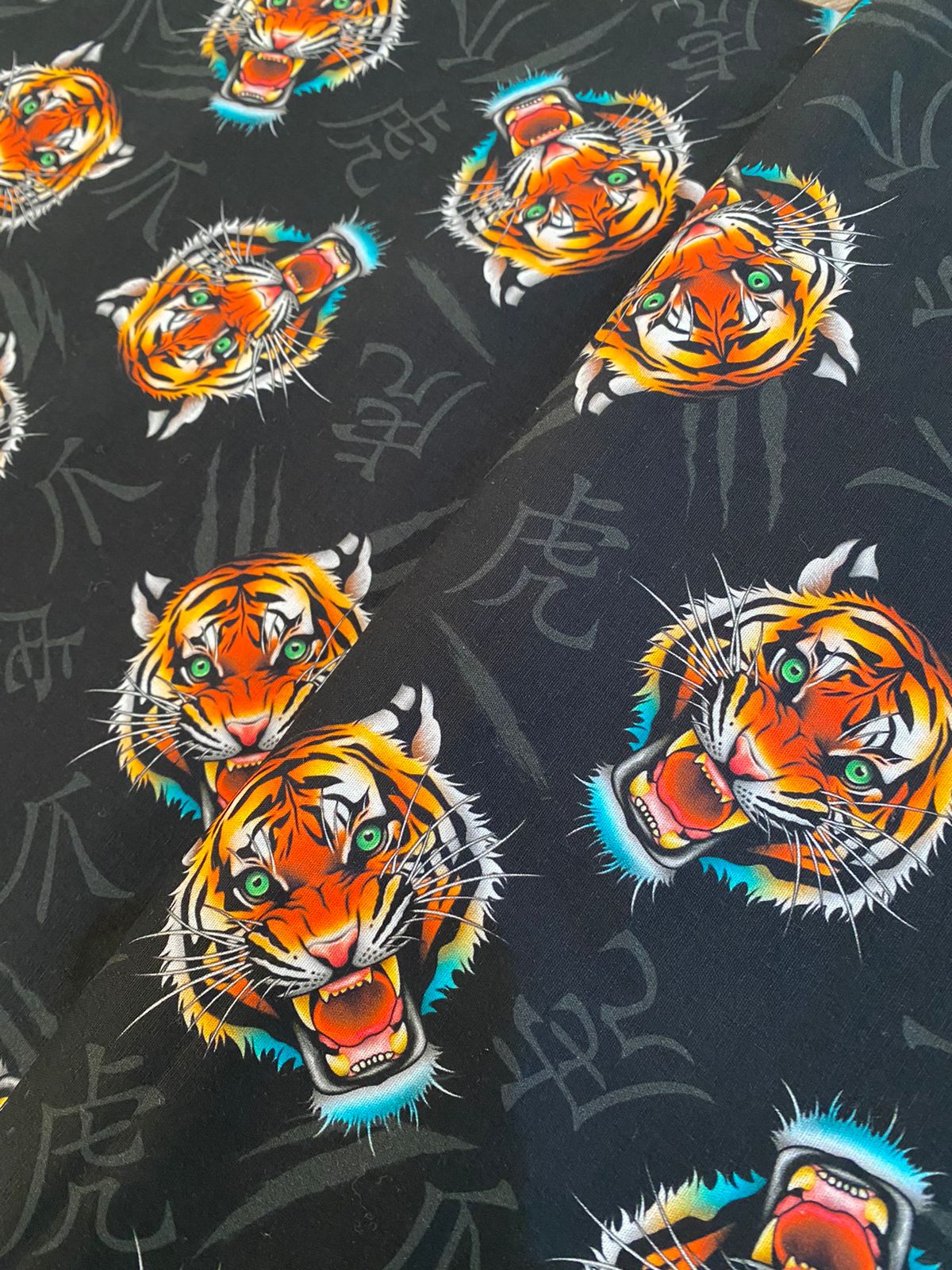 Tricoline 100% Algodón - DG009 -Digital Tigre Chino (50 x 150)