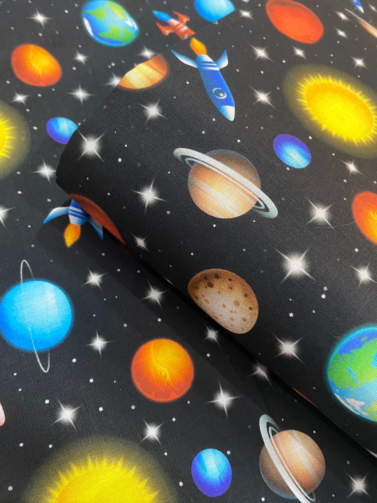 Tricoline 100% Algodón DG095 - Galaxias Cohetes fondo Negro (50 x 150)