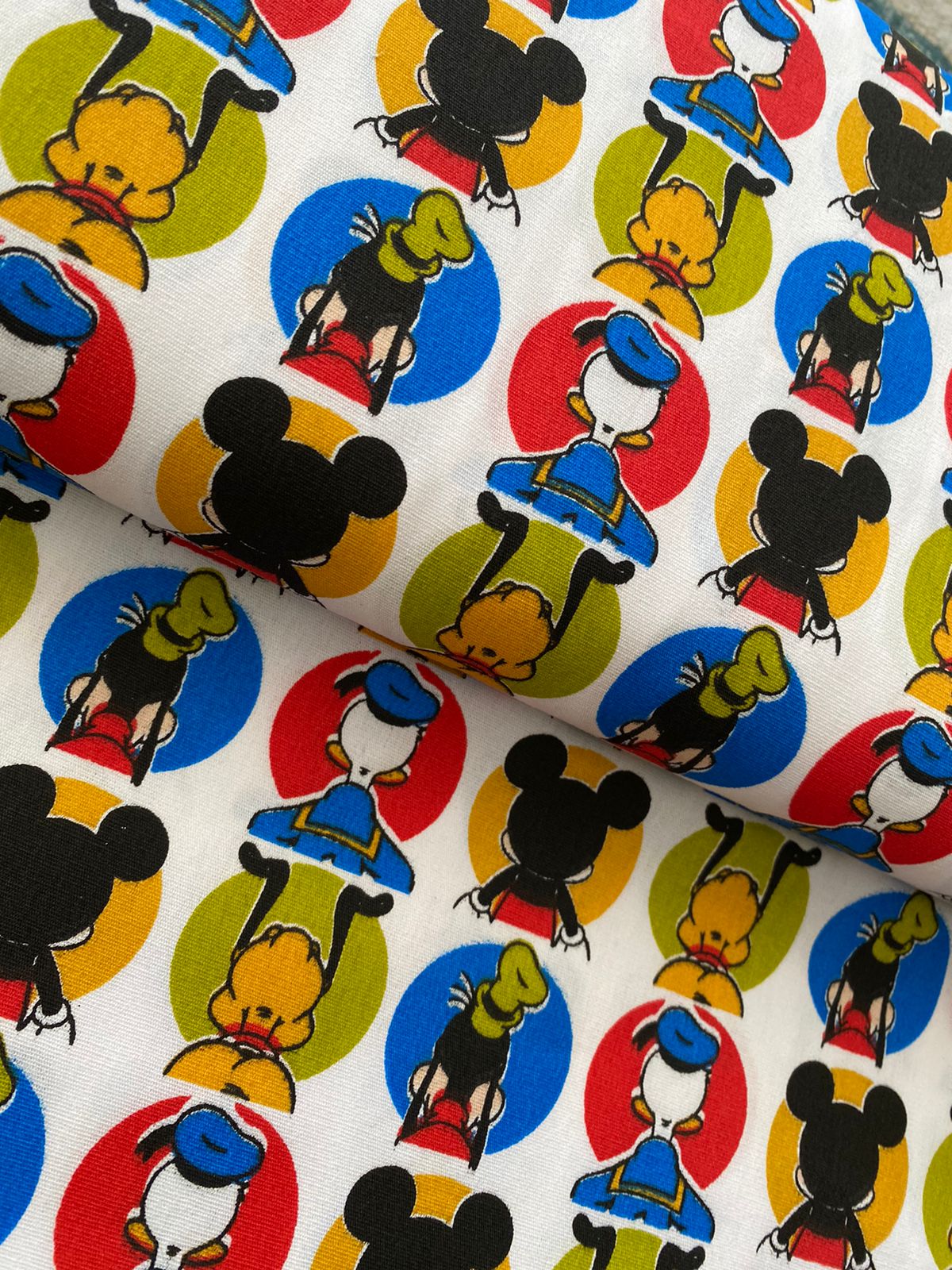 Tricoline 100% Algodón - PJ018 Digital Personaje Mickey y Amigos Espalda (50 x 150)