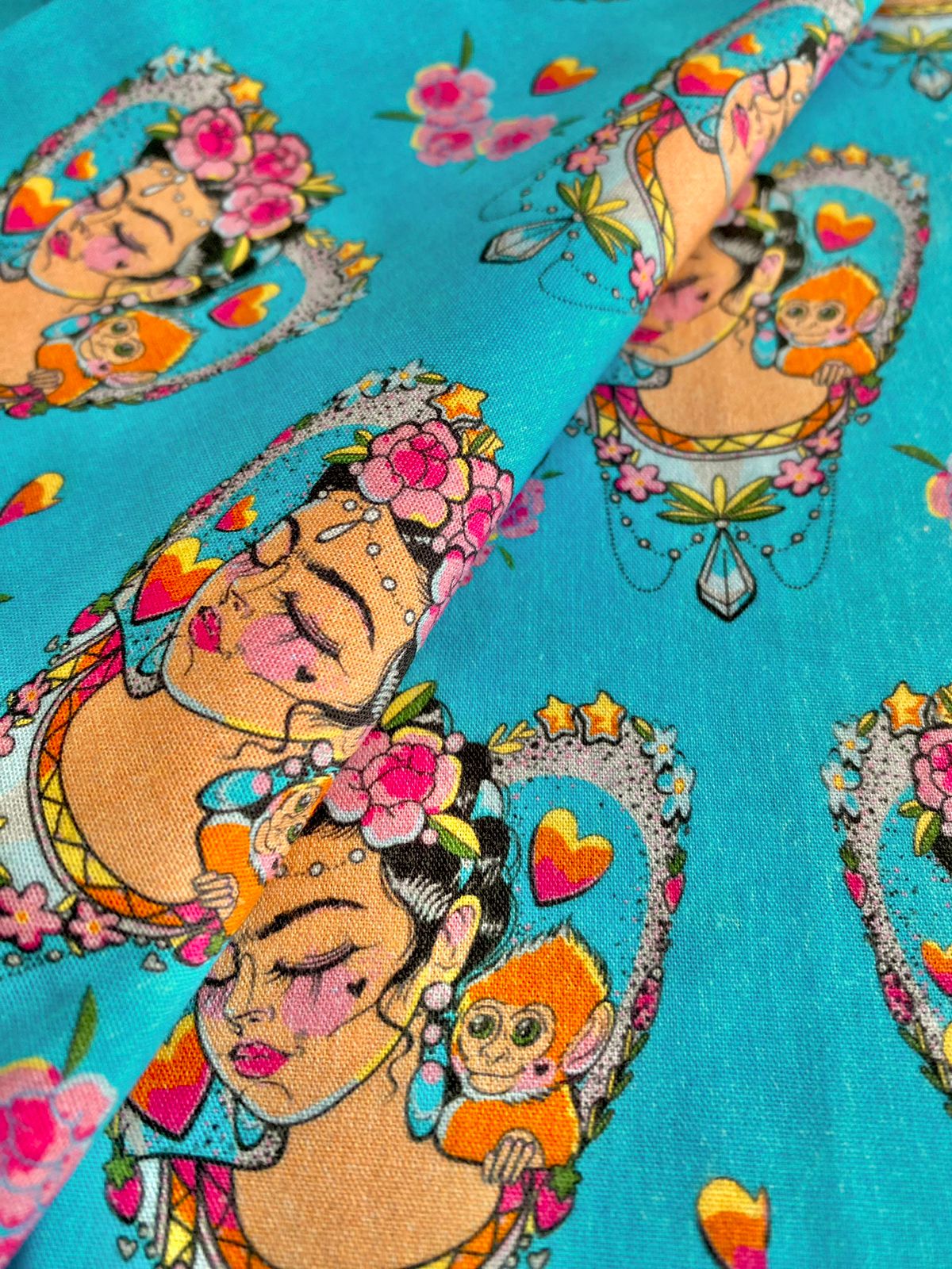 Tricoline 100% Algodón - PJ001 Digital Personaje Frida Corazon (50 x 150)