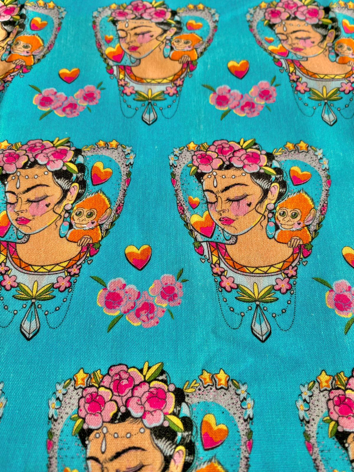 Tricoline 100% Algodón - PJ001 Digital Personaje Frida Corazon (50 x 150)