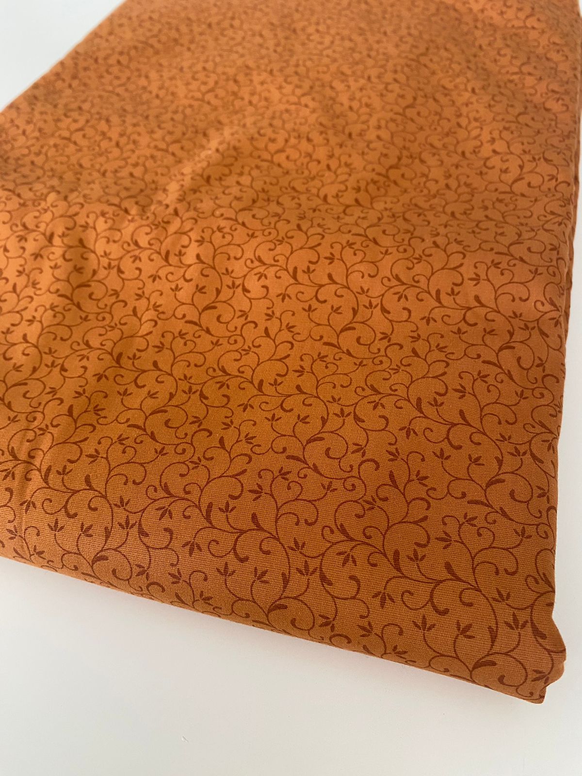 Tricoline 100% Algodón - TT006 Tinto Arabesco Terracota (50 x 150)