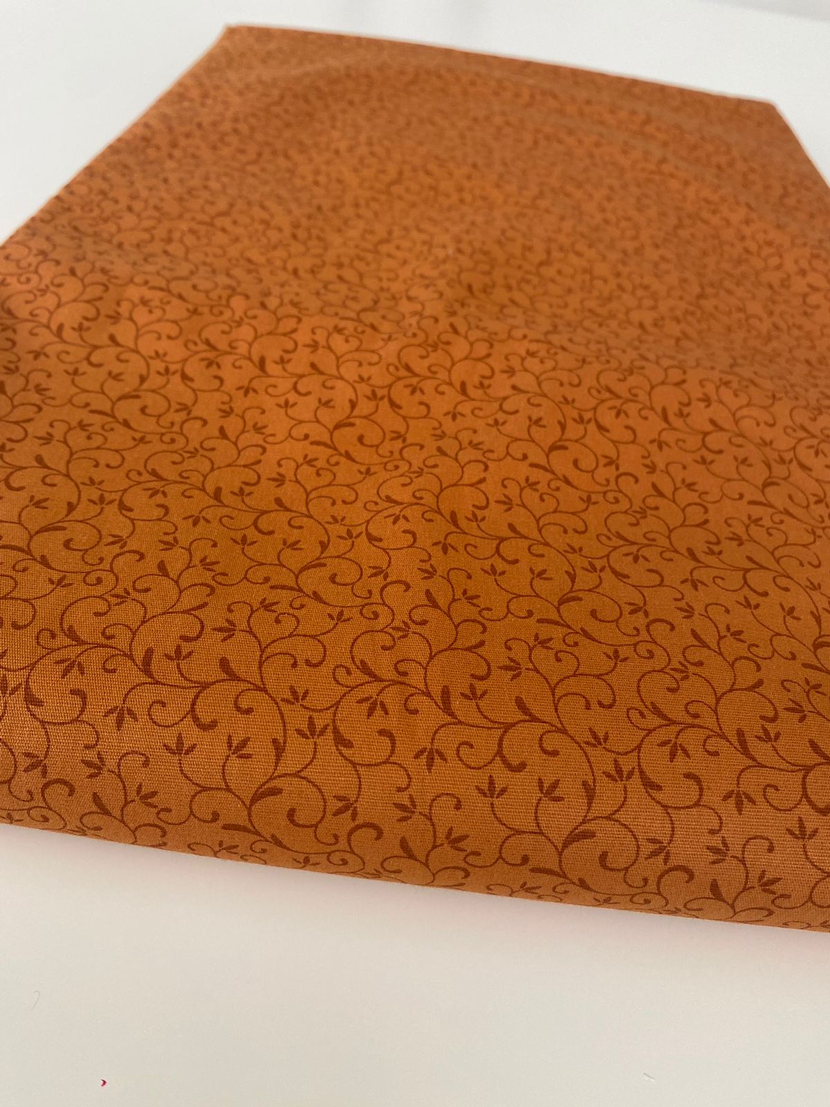 Tricoline 100% Algodón - TT006 Tinto Arabesco Terracota (50 x 150)