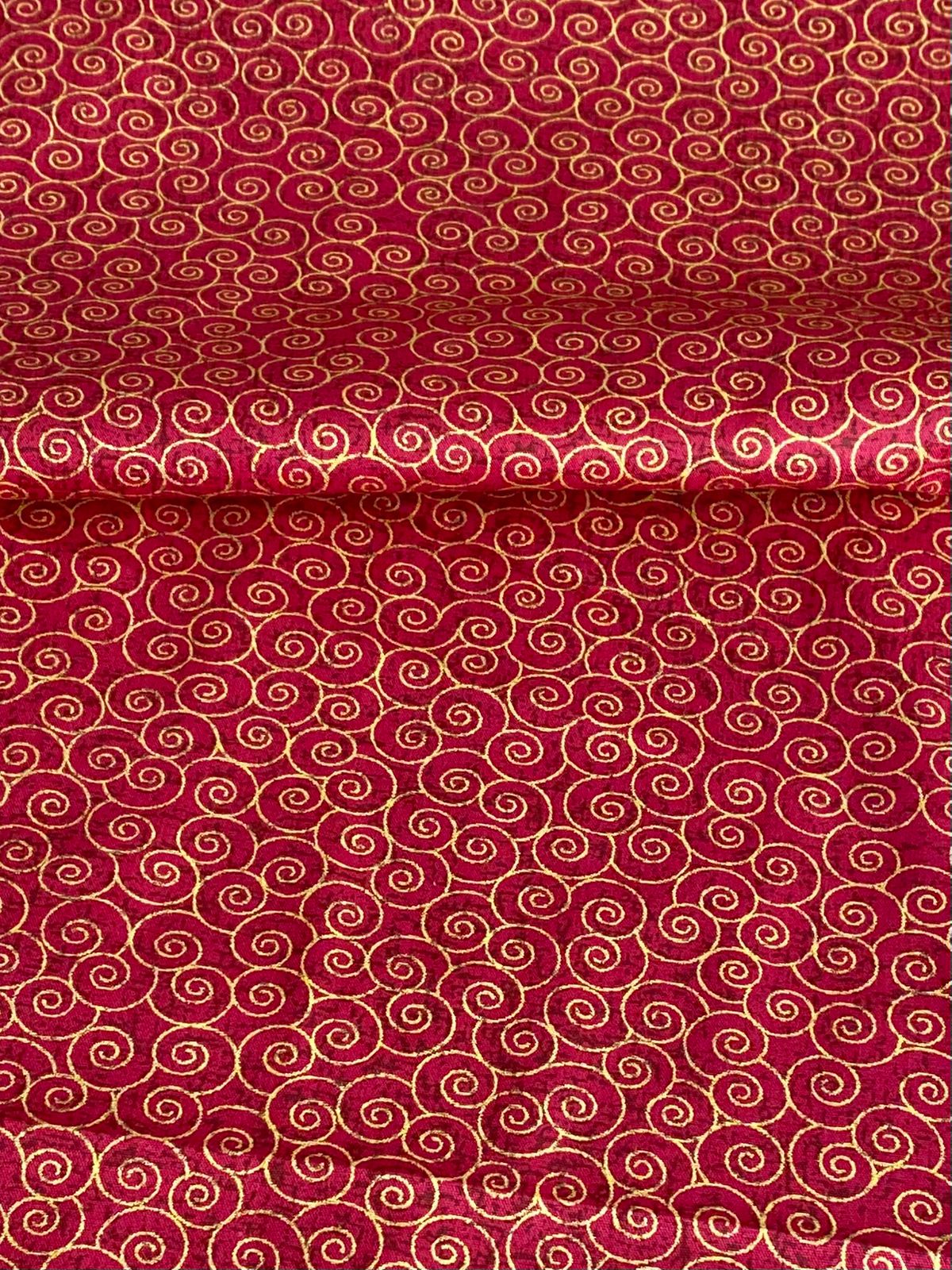 Tricoline 100% Algodón - NV018 RETAZO Navidad Copos dorado fondo Rojo (35 x 150)