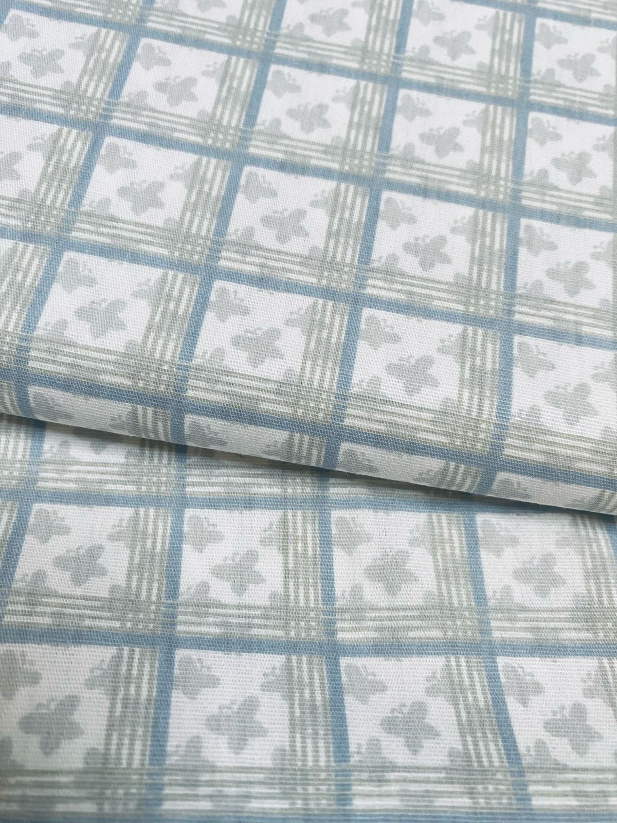 Tricoline 100% Algodón - TT094 Tinto Cuadrille Color blanco celeste (50 x 150)