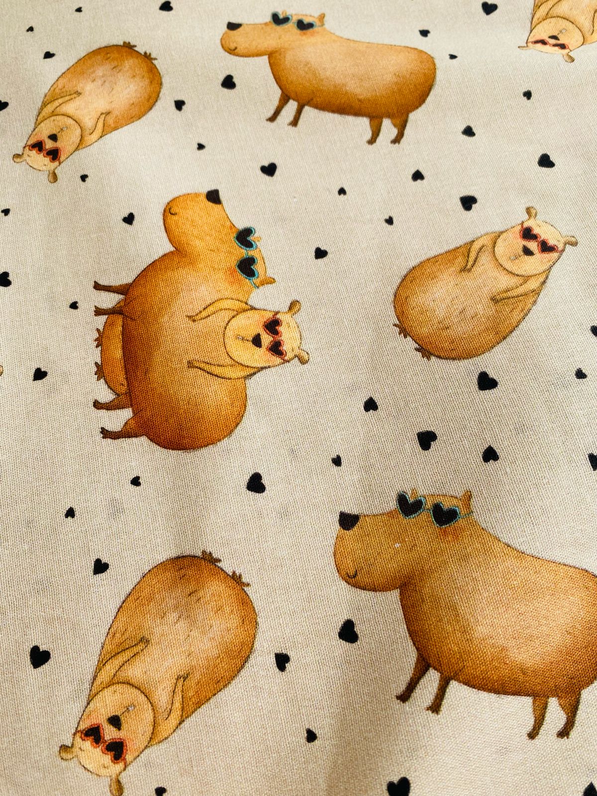 Tricoline 100% Algodón - DG067 Capibara fondo Beige (50 x 150)