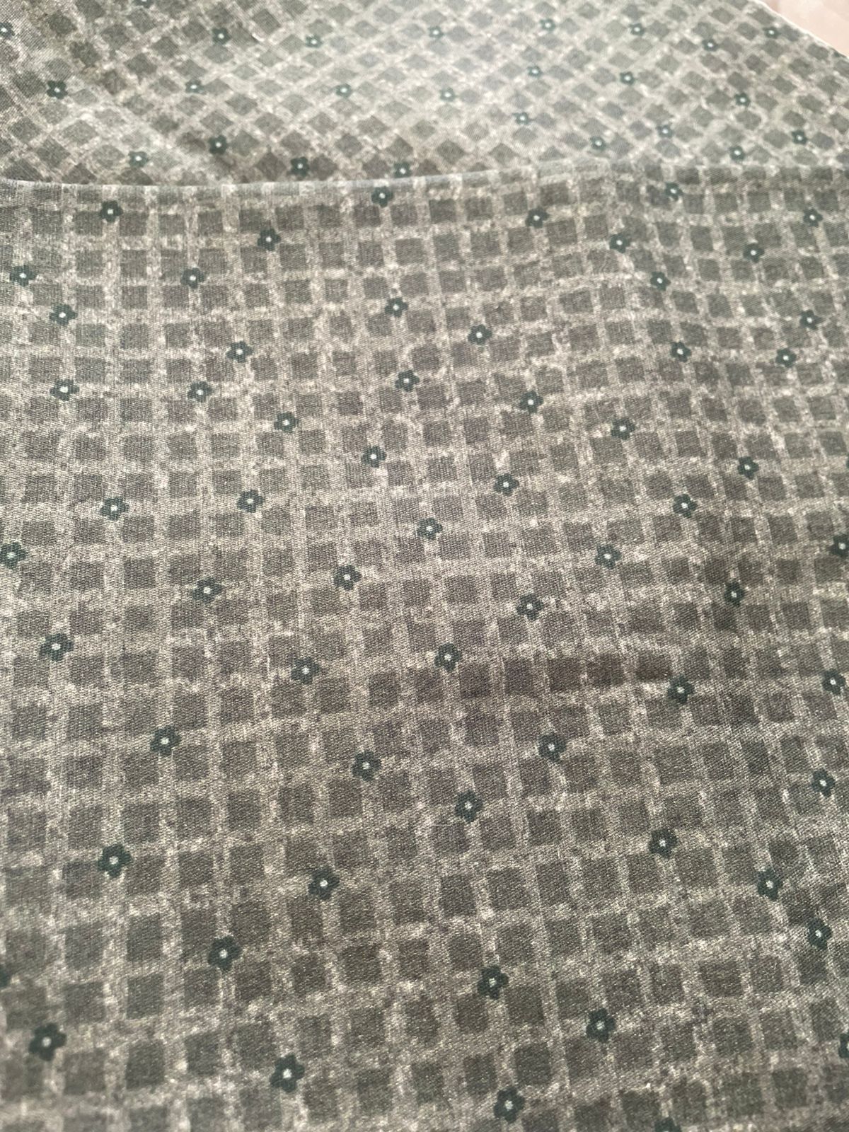 Tricoline 100% Algodón - EX051 Exclusiva cuadrille florecitas Verde Oliva Fuxicos (50 x 150)