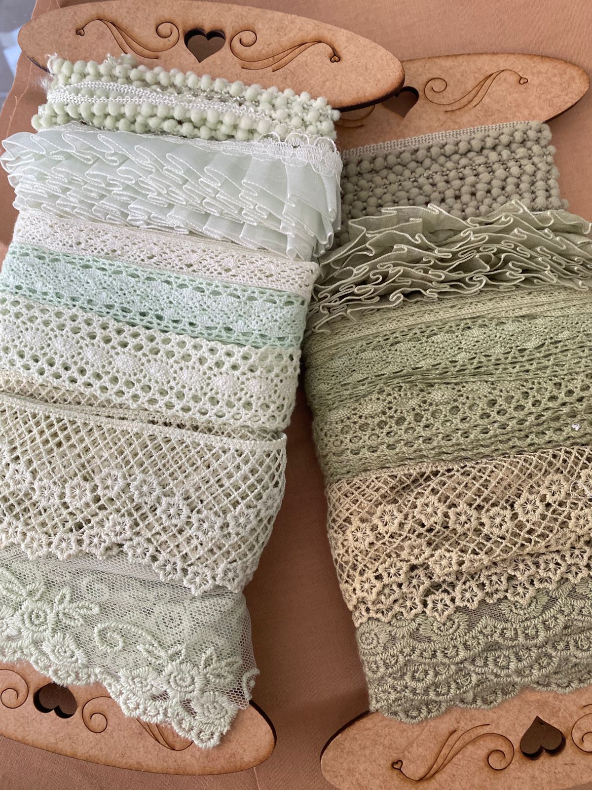 Kit 7 Encajes Variados CP010- Color Verde Oliva (14 Metros total)