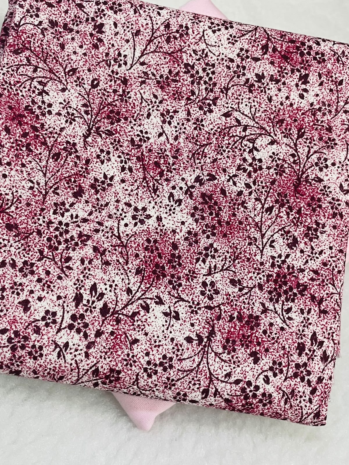 Tricoline 100% Algodón - TT013 Tinto Corazones Hojitas Bordeo (50 x 150)