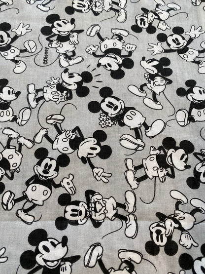 Tricoline 100% Algodón - Personaje Mickey Fondo Gris (50 x 150)