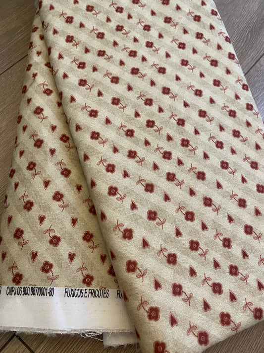 Tricoline 100% Algodón - EX028 Exclusiva Florecitas Beige/Rojo Fuxicos (50 x 150)