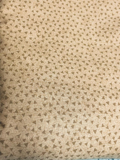 Tricoline 100% Algodón - TT102 Tinto Triangulos Capuccino (50 x 150)