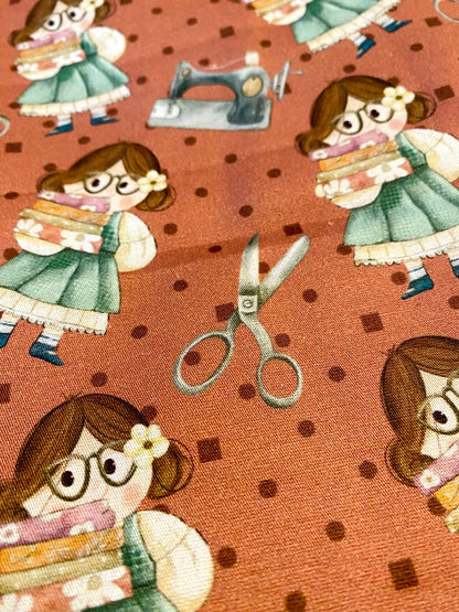 Tricoline 100% Algodón - EX007 Exclusiva Costurera Costurando Fuxicos (50 x 150)