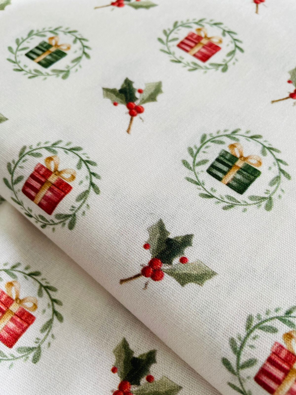 Tricoline 100% Algodón - NV023 Navidad Regalos Fuxicos (50 x 150)