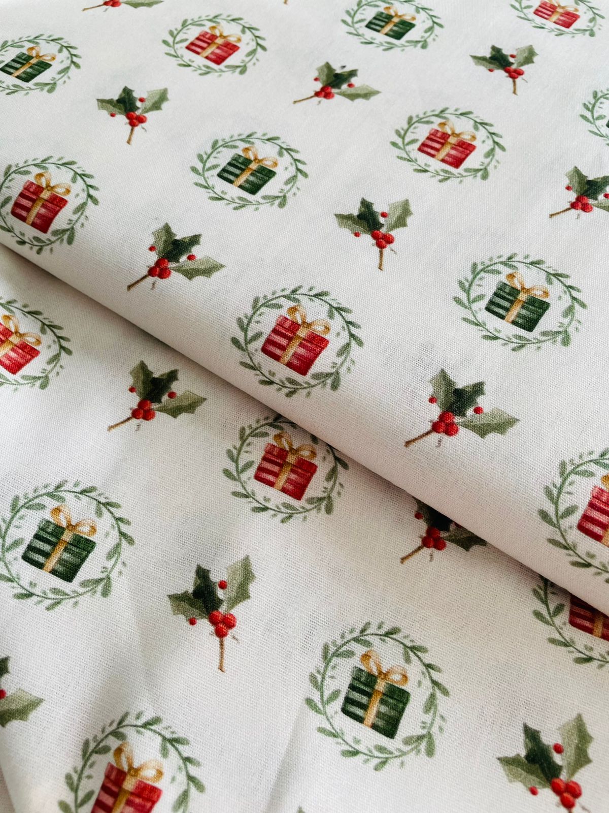 Tricoline 100% Algodón - NV023 Navidad Regalos Fuxicos (50 x 150)