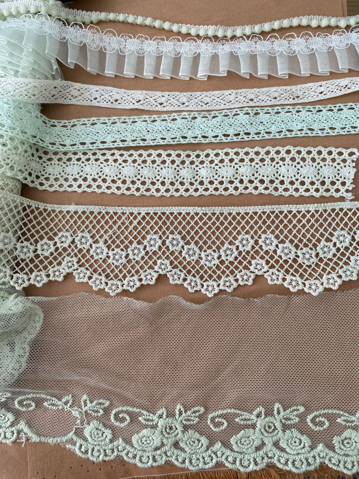 Kit 7 Encajes Variados CP006 - Color Verde Claro (14 Metros total)