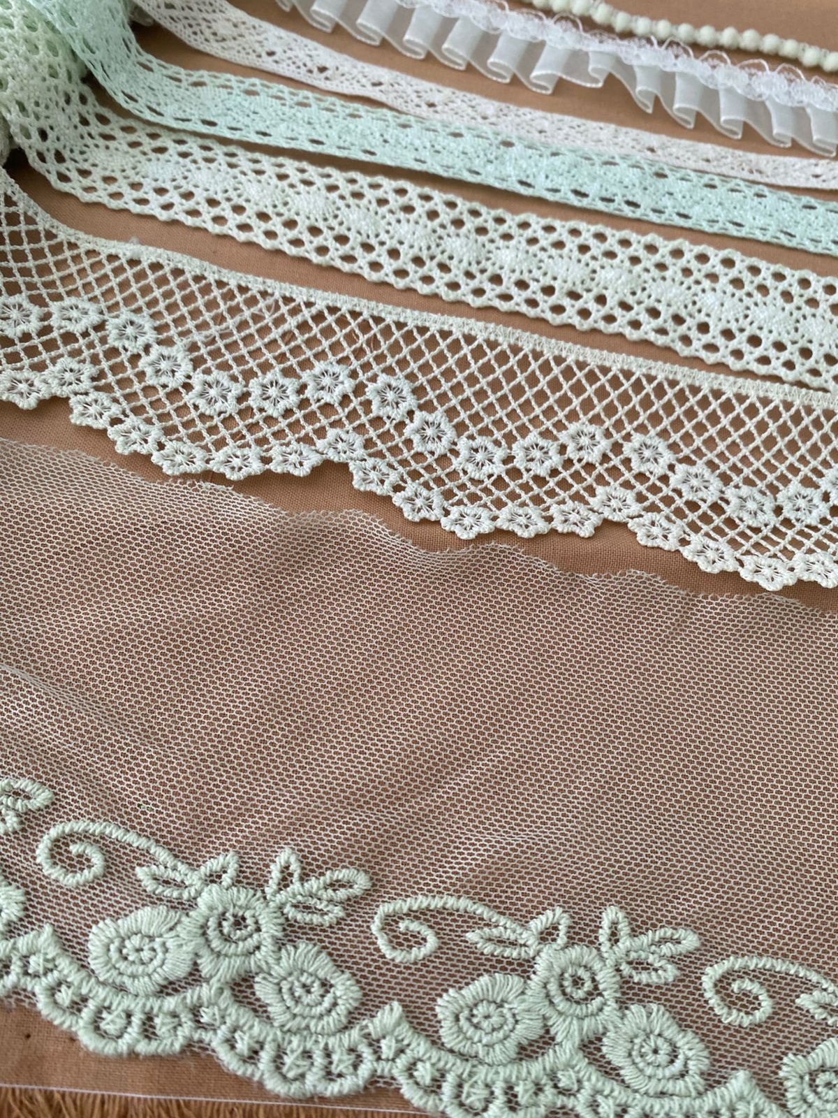 Kit 7 Encajes Variados CP006 - Color Verde Claro (14 Metros total)