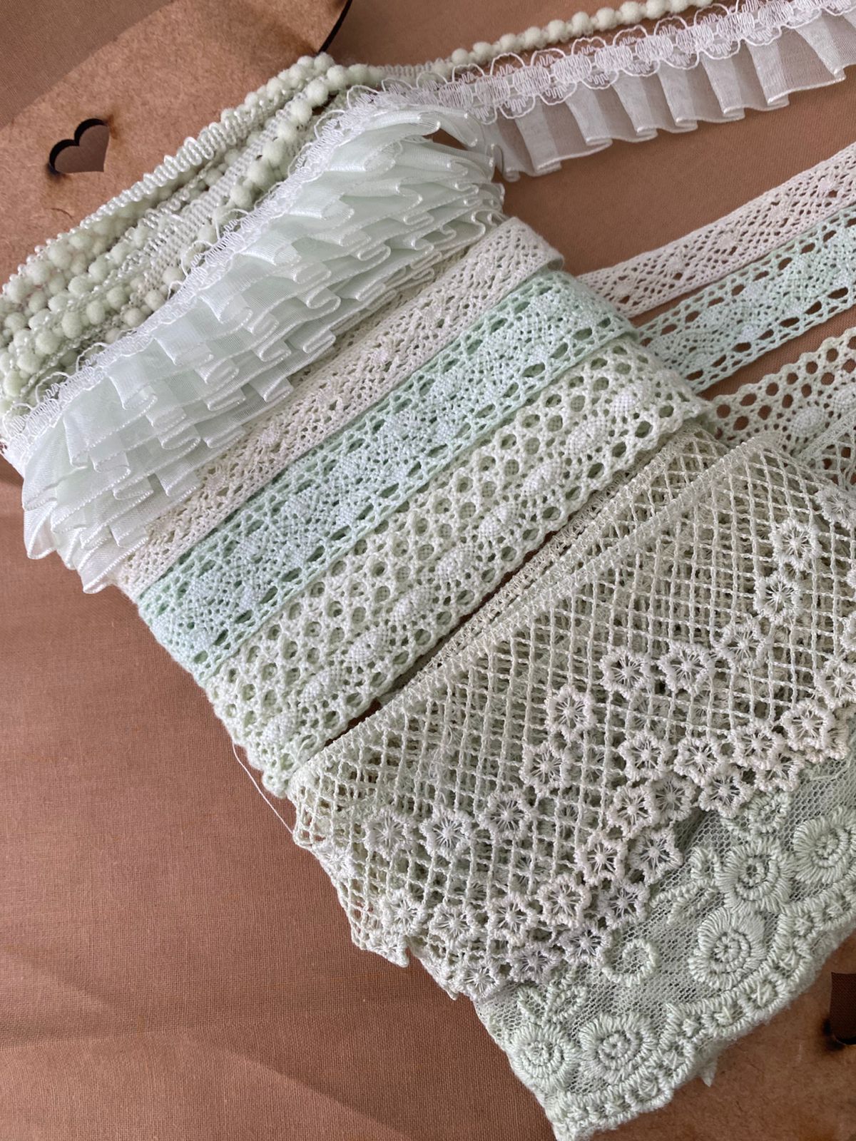 Kit 7 Encajes Variados CP006 - Color Verde Claro (14 Metros total)