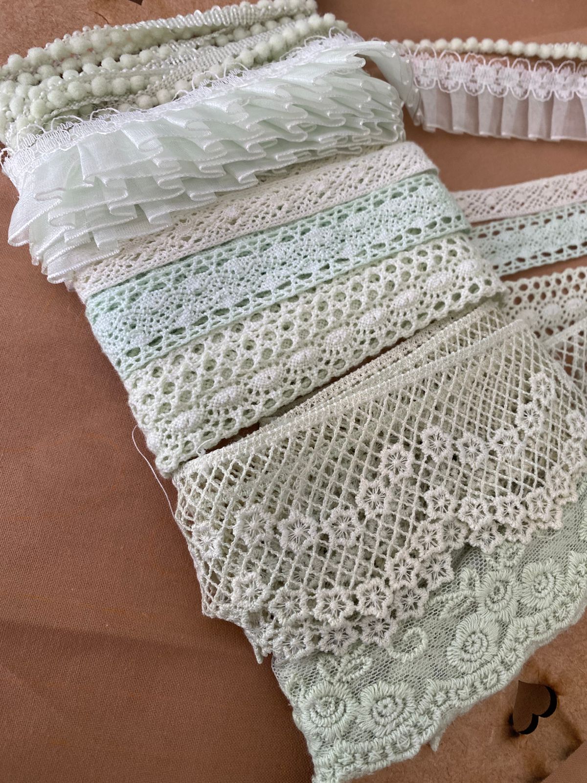 Kit 7 Encajes Variados CP006 - Color Verde Claro (14 Metros total)