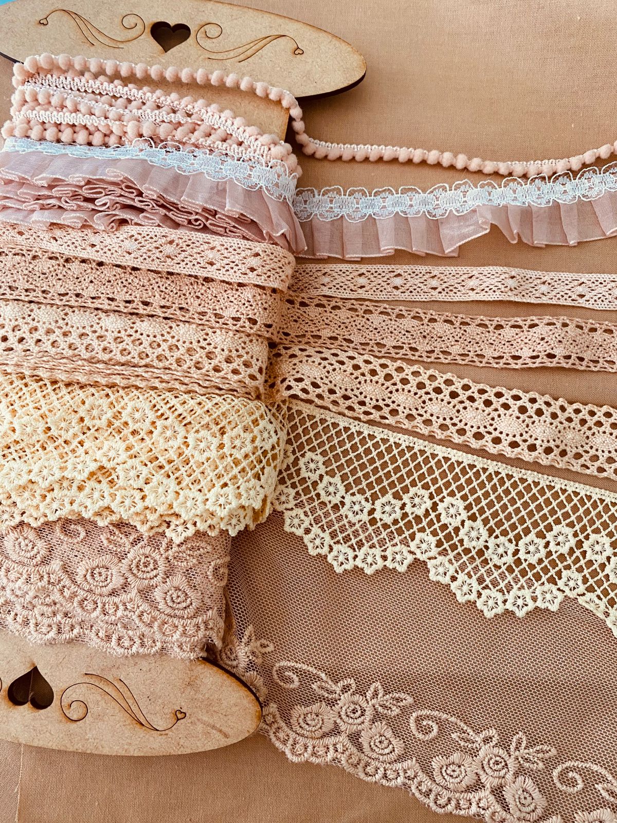 Kit 7 Encajes Variados CP009- Color Rosa Palo (14 Metros total)