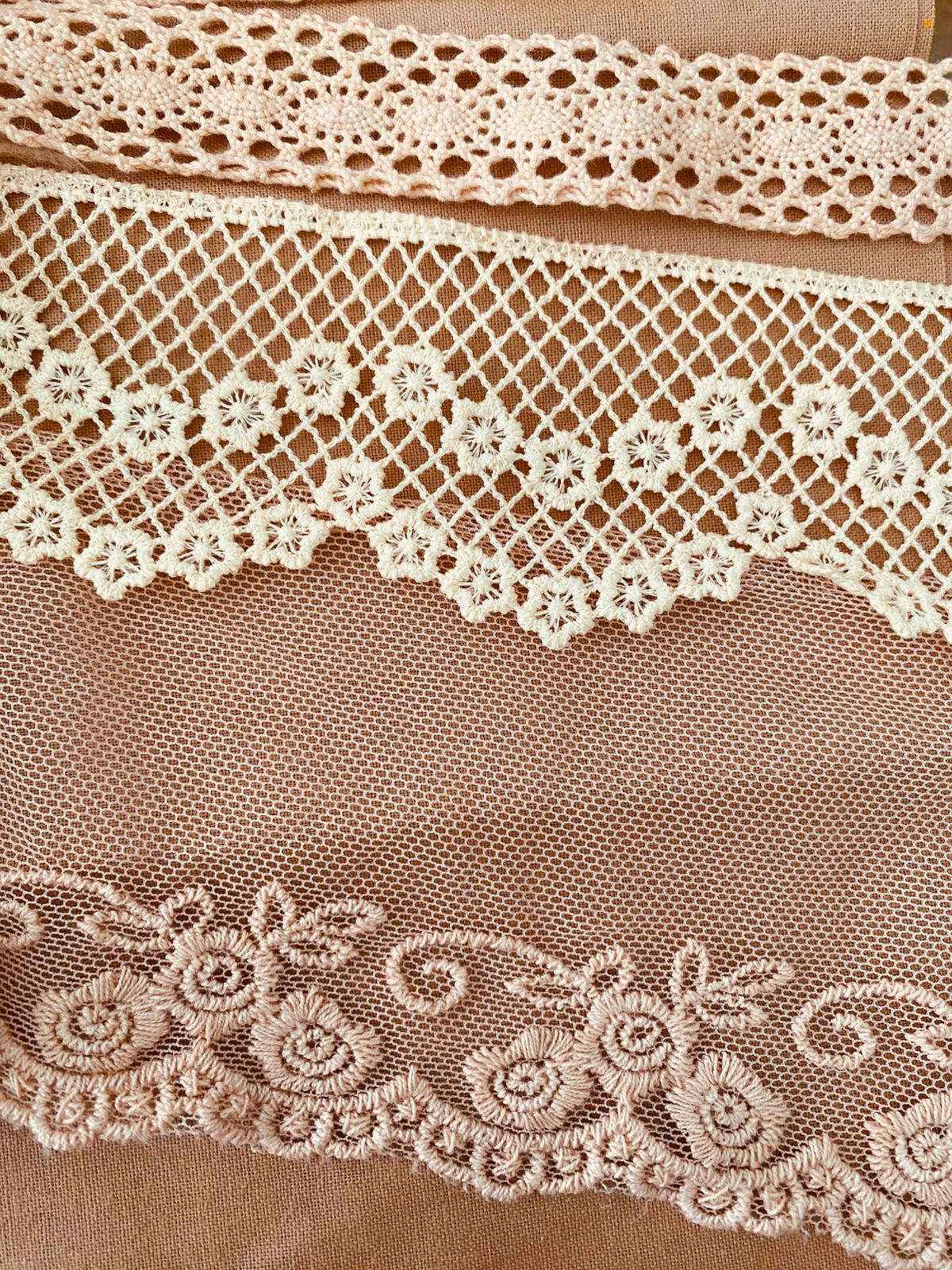 Kit 7 Encajes Variados CP009- Color Rosa Palo (14 Metros total)