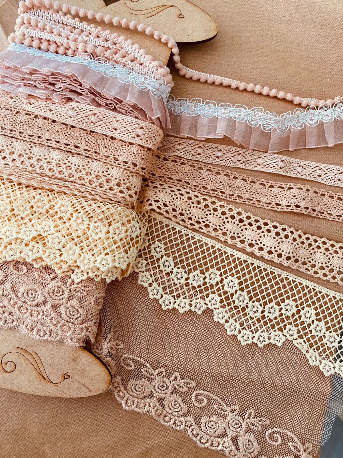 Kit 7 Encajes Variados CP009- Color Rosa Palo (14 Metros total)