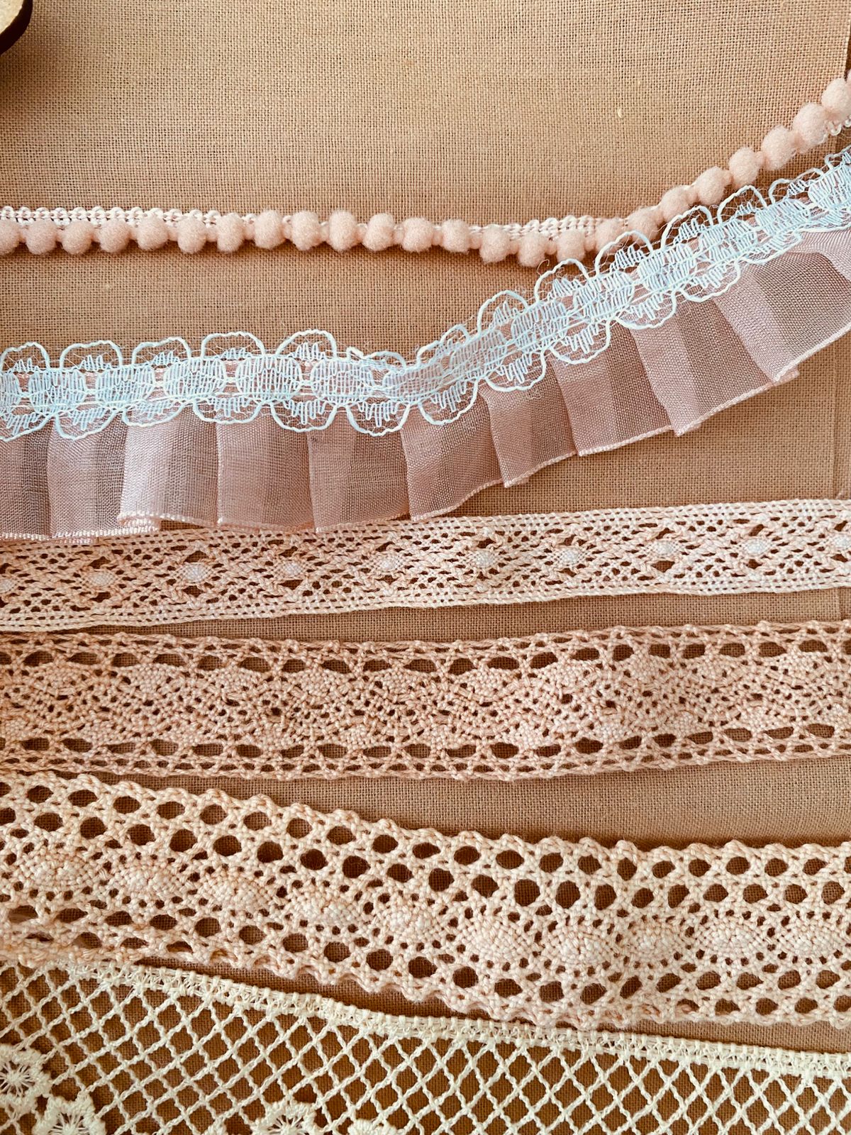 Kit 7 Encajes Variados CP009- Color Rosa Palo (14 Metros total)