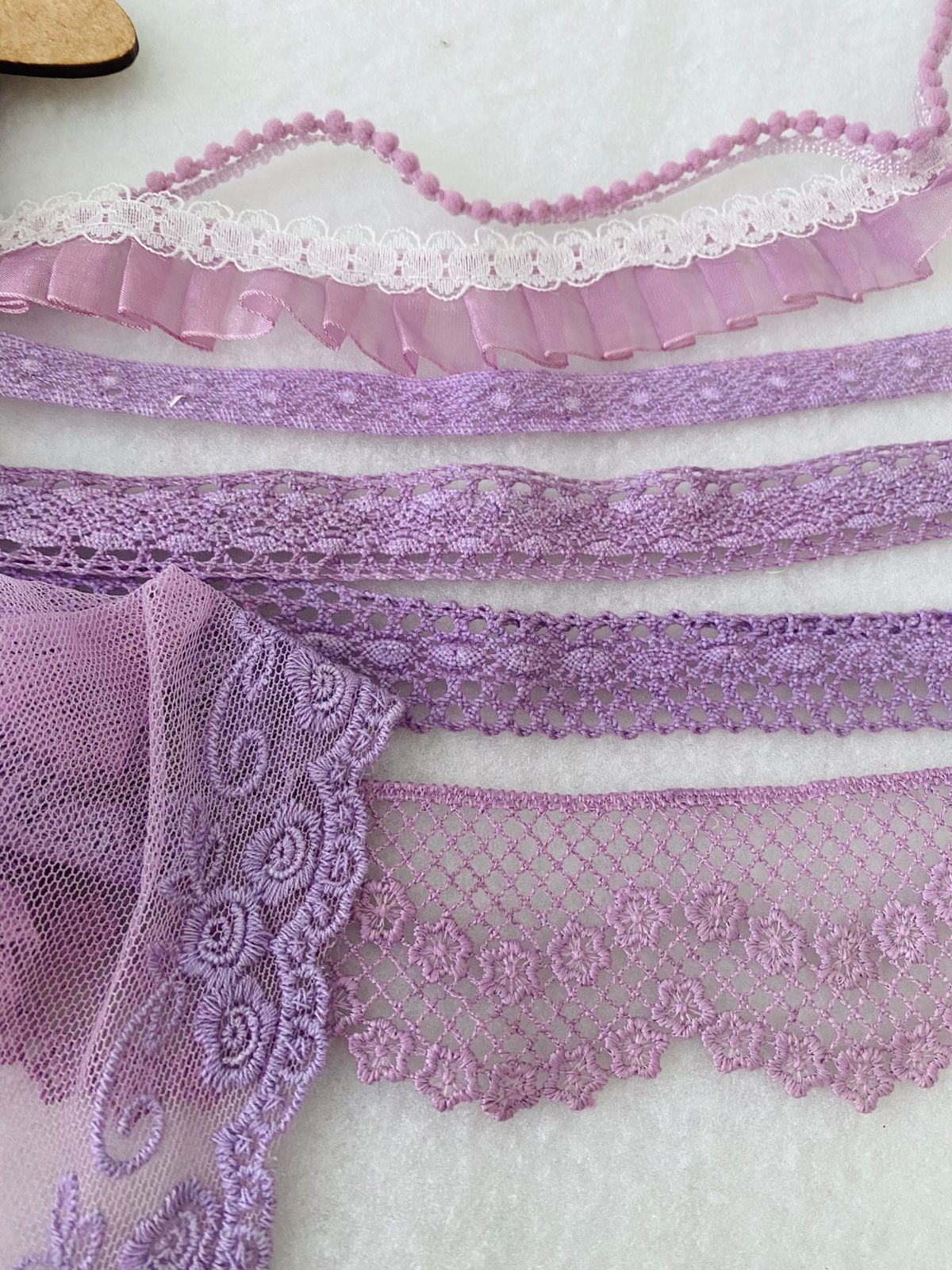 Kit 7 Encajes Variados CP005 - Color Lila (14 Metros total)