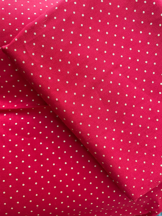 Tricoline 100% Algodón - TT076 Tinto Puntitos Dorado fondo Rojo (50 x 150)