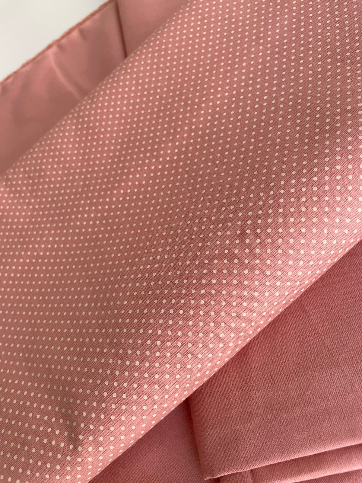 Tricoline 100% Algodón - TT002 Tinto Puntitos Rosa Viejo (50 x 150)