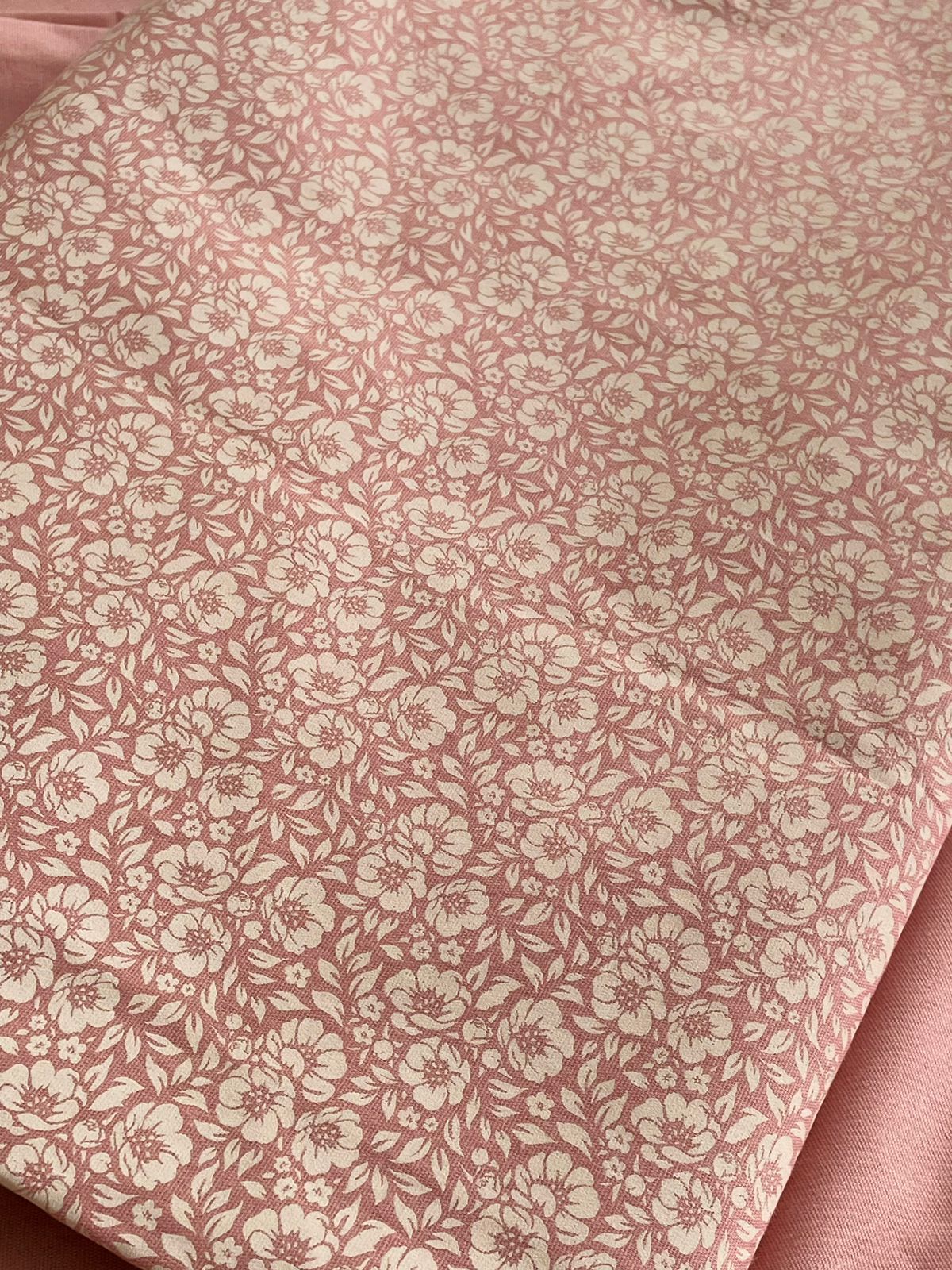 Tricoline 100% Algodón - TT001 Tinto Flores Rosa Viejo (50 x 150)