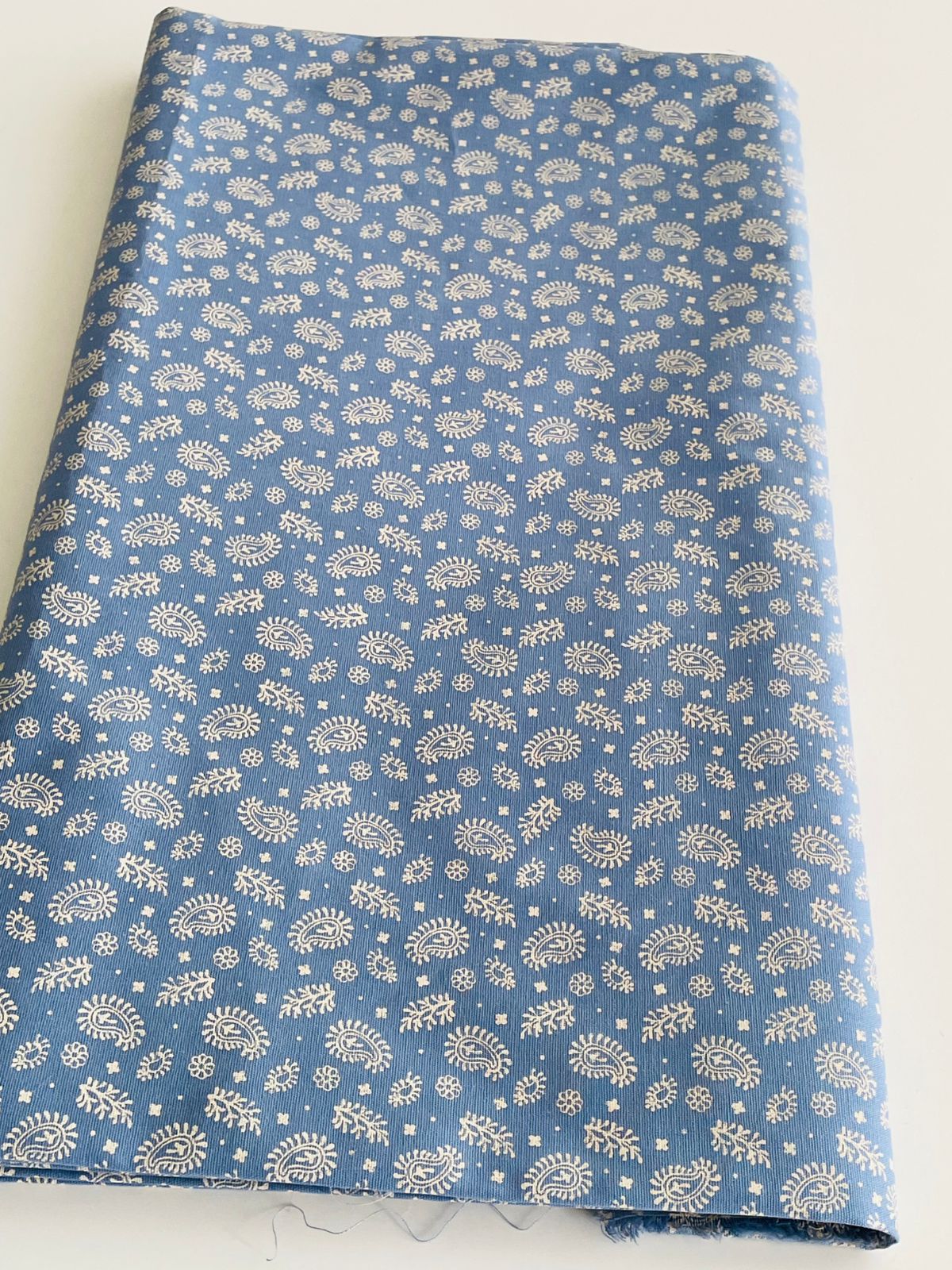 Tricoline 100% Algodón - TT109 Tinto Arabesco Azul grisáceo (50 x 150)