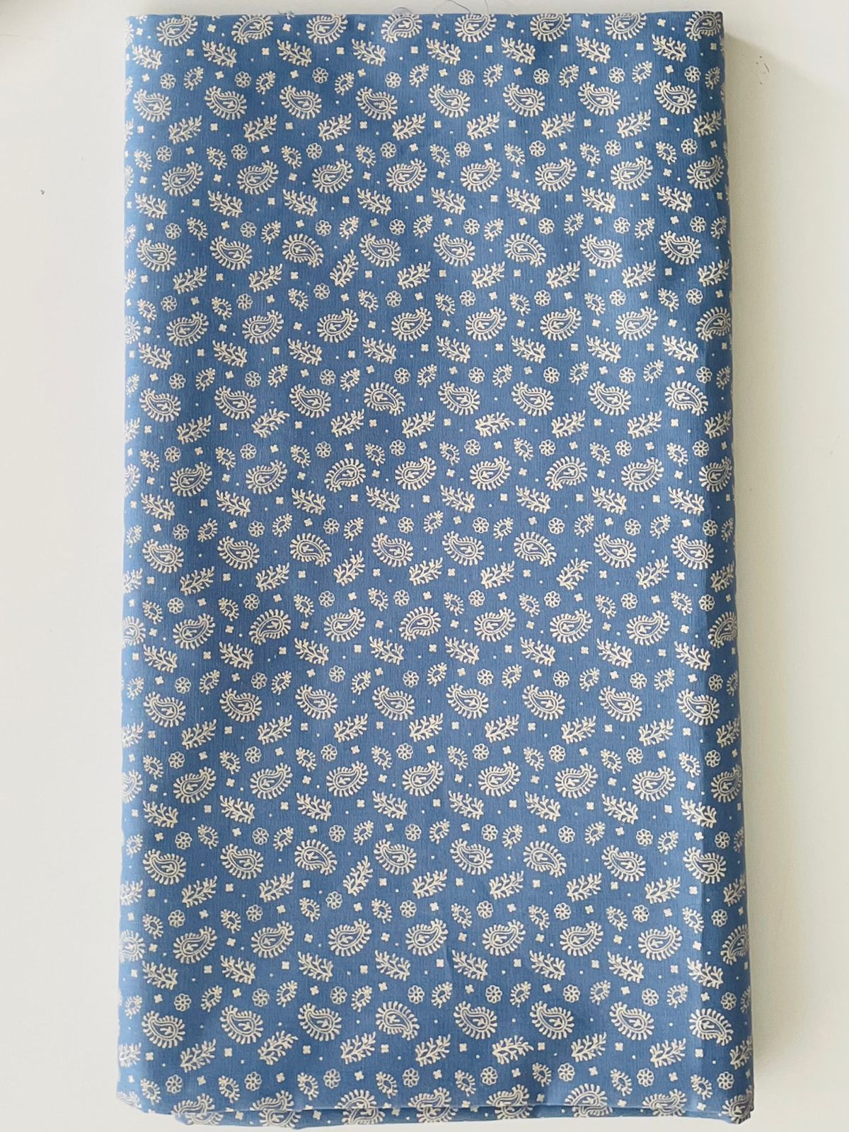 Tricoline 100% Algodón - TT109 Tinto Arabesco Azul grisáceo (50 x 150)