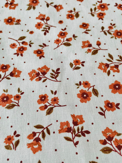 Tricoline 100% Algodón - TT113 Tinto Florecitas naranja fondo azul blanco (50 x 150)