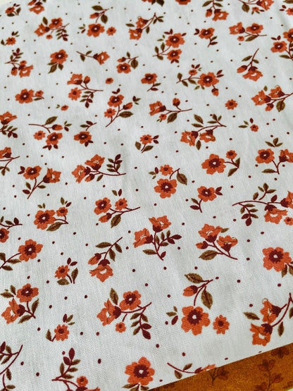 Tricoline 100% Algodón - TT113 Tinto Florecitas naranja fondo azul blanco (50 x 150)