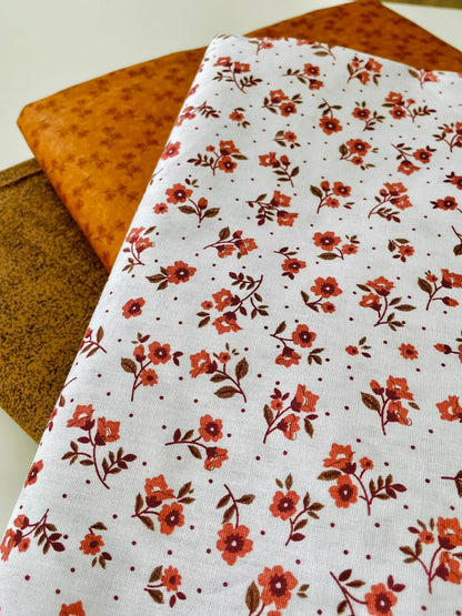 Tricoline 100% Algodón - TT113 Tinto Florecitas naranja fondo azul blanco (50 x 150)