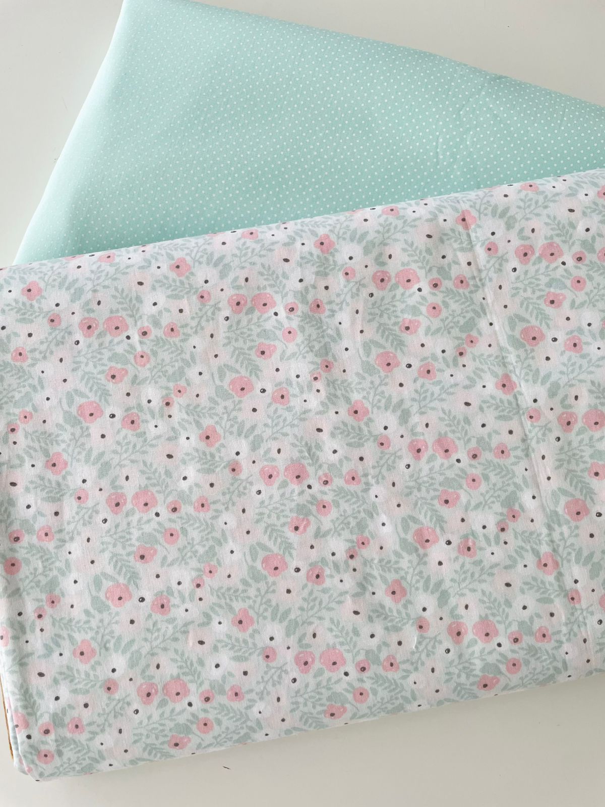 Tricoline 100% Algodón - TT028 Tinto Floral Rosa FM (50 x 150)