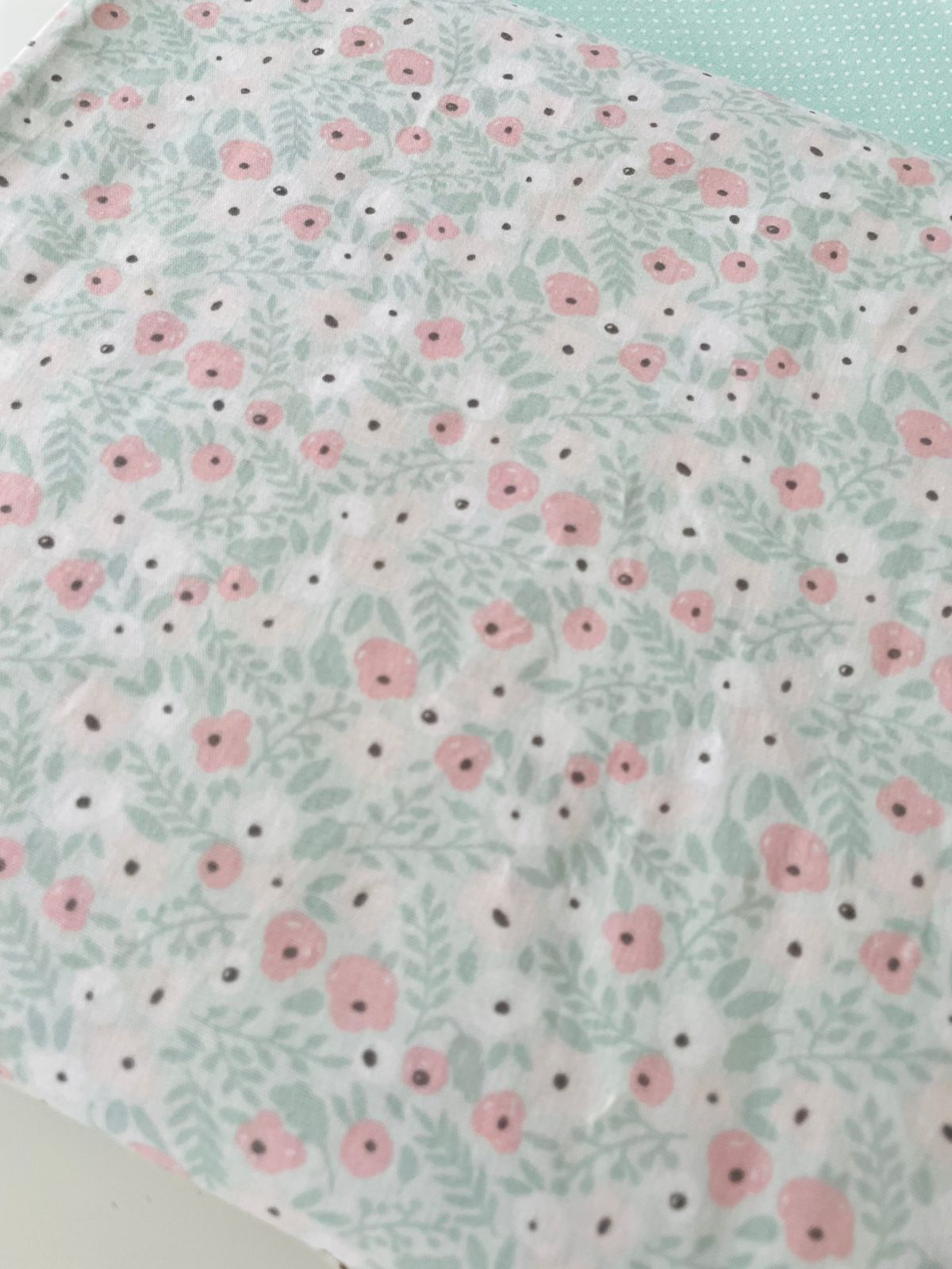 Tricoline 100% Algodón - TT028 Tinto Floral Rosa FM (50 x 150)