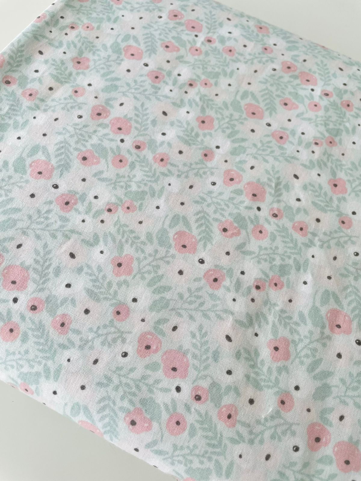 Tricoline 100% Algodón - TT028 Tinto Floral Rosa FM (50 x 150)