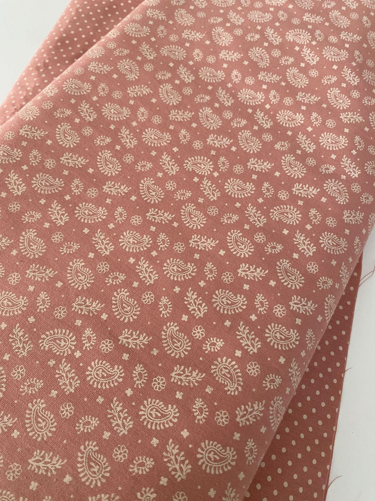 Tricoline 100% Algodón - TT001 Tinto Flores Rosa Viejo (50 x 150)