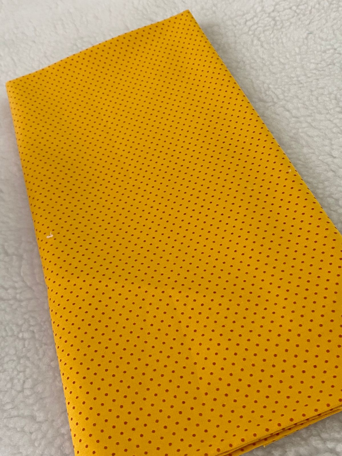 Tricoline 100% Algodón - TT114 Tinto Amarillo puntitos mostaza (50 x 150)