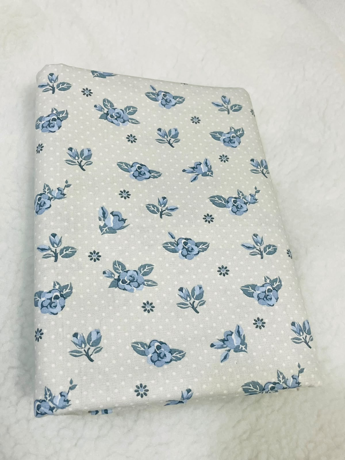 Tricoline 100% Algodón - TT015 Tinto Floral Celeste (50 x 150)
