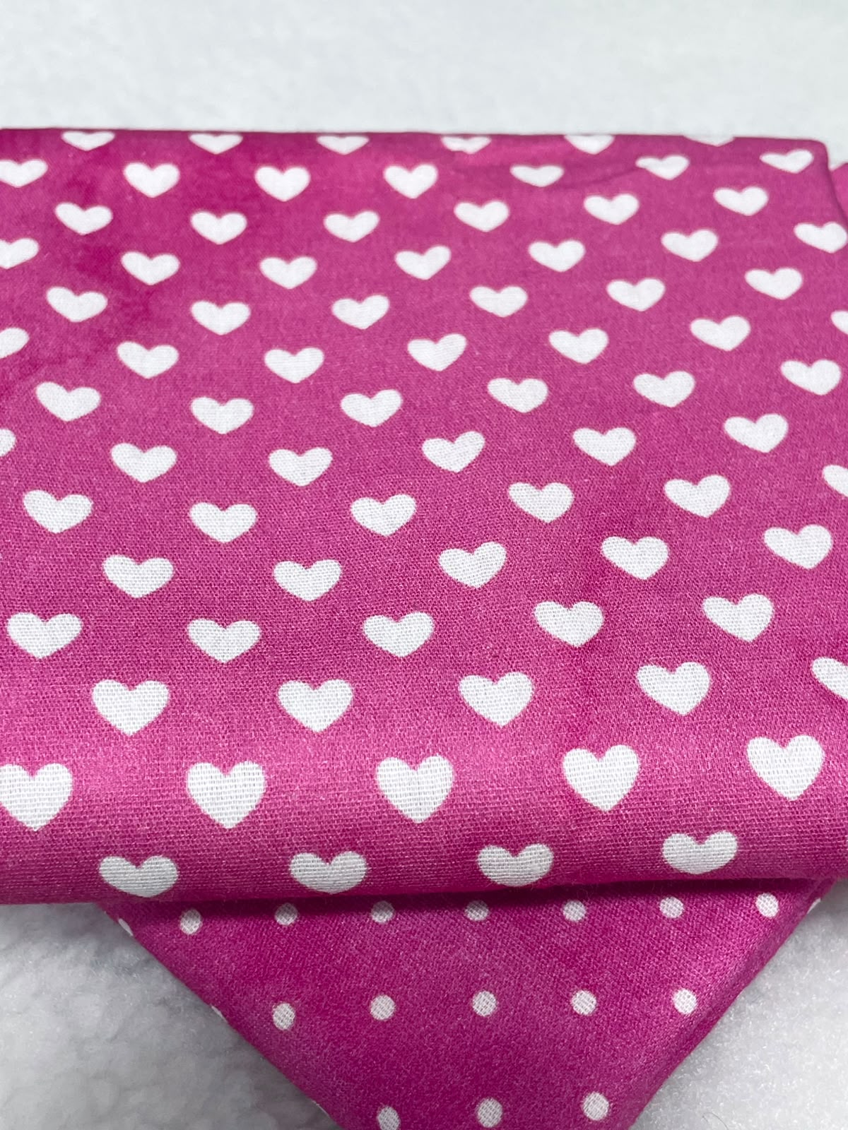 Tricoline 100% algodón - EX085 Exclusiva Corazones Fucsia Neon (50 x 150)