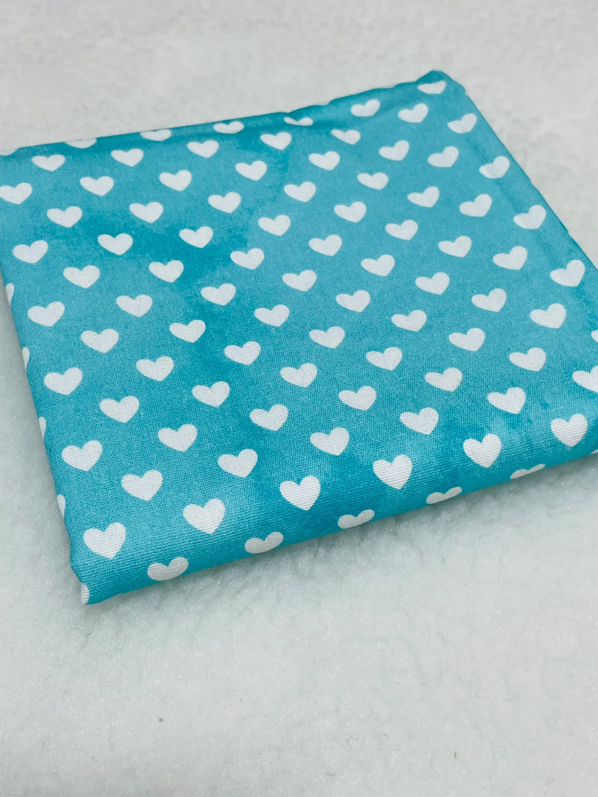 Tricoline 100% algodón - EX086 Exclusiva Corazones Celeste Neon (50 x 150)