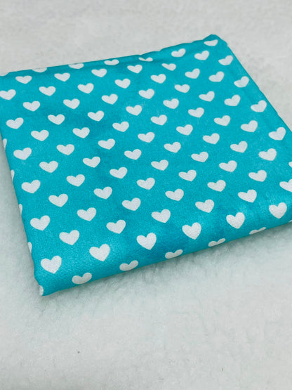Tricoline 100% algodón - EX086 Exclusiva Corazones Celeste Neon (50 x 150)
