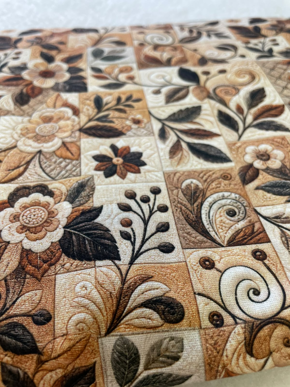 Tricoline 100% algodón - EX091 Exclusiva Floral Beige Patchwork (50 x 150)